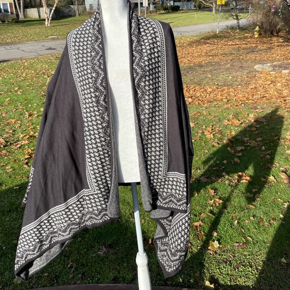 Dana Buchman Sweaters - Excellent cond Womens xxl Dana Buchman poncho/cardigan